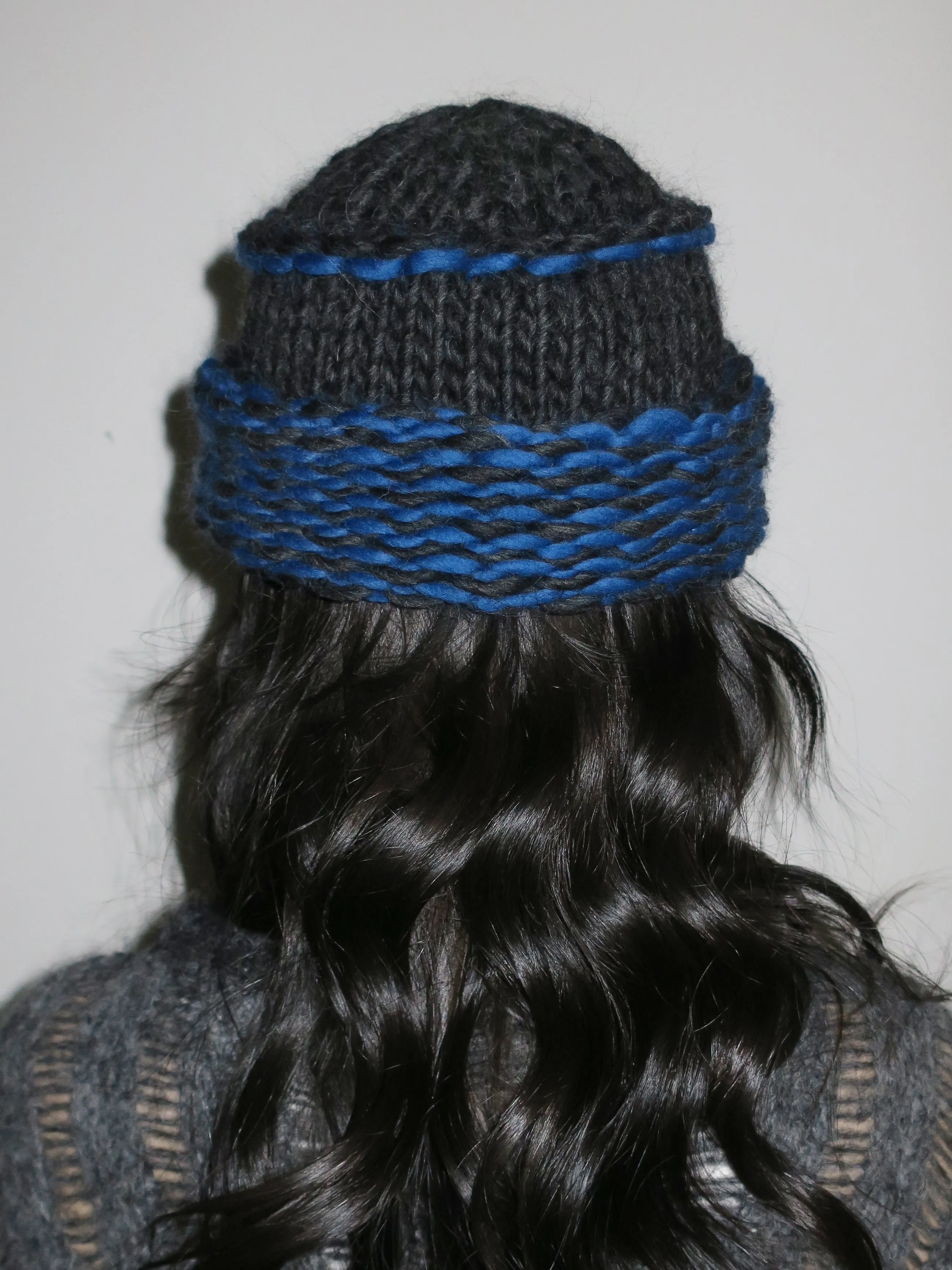 Bulky Hat - Charcoal/Blue