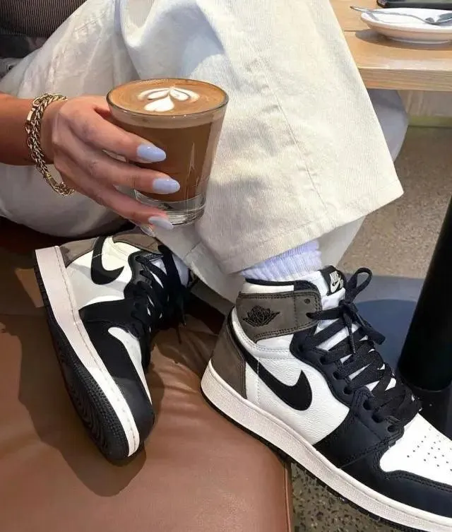 Custom Jordan 1  Retro High Dark Mocha High Q