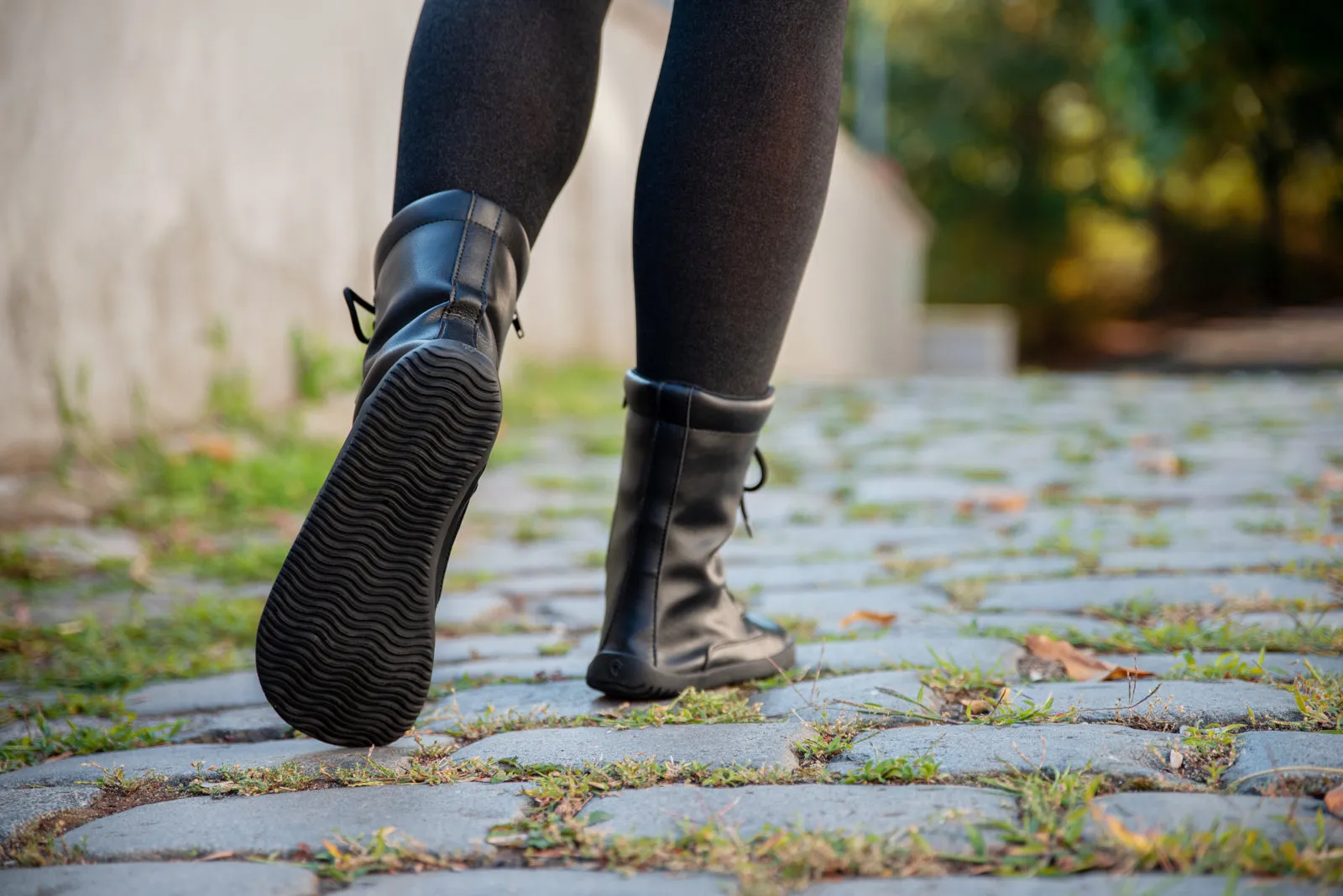 Jaya Barefoot Women’s Zip-up Boots – Black