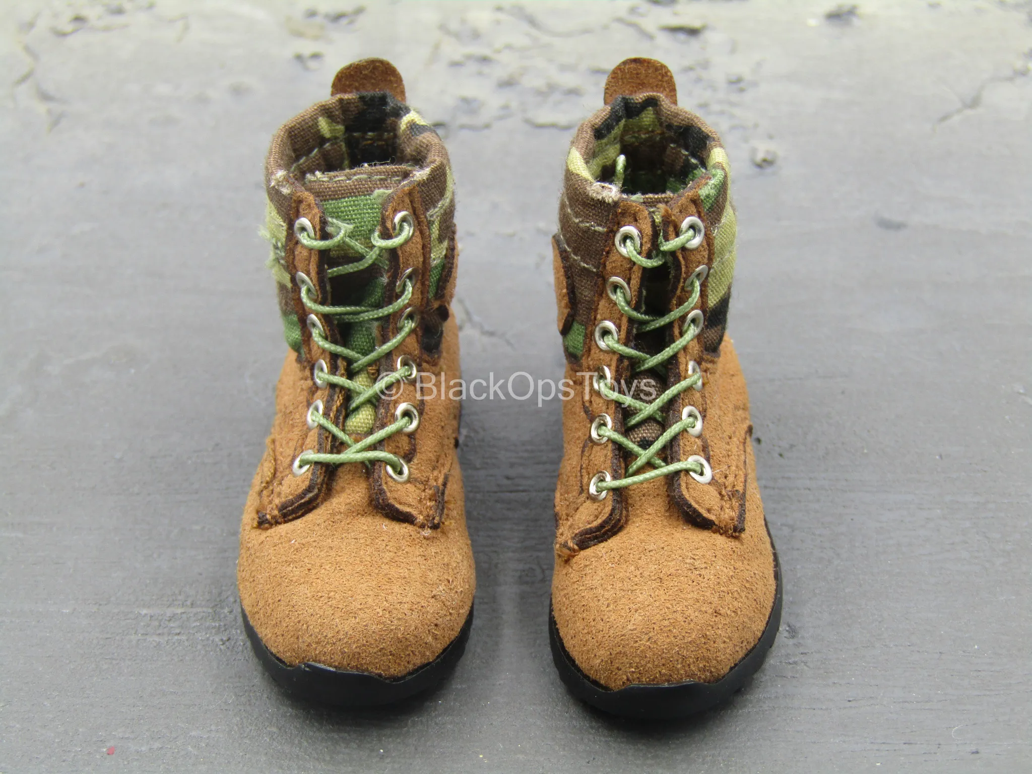 PLA Airborne Trooper - Brown Boots w/Woodland Ankles (Foot Type)